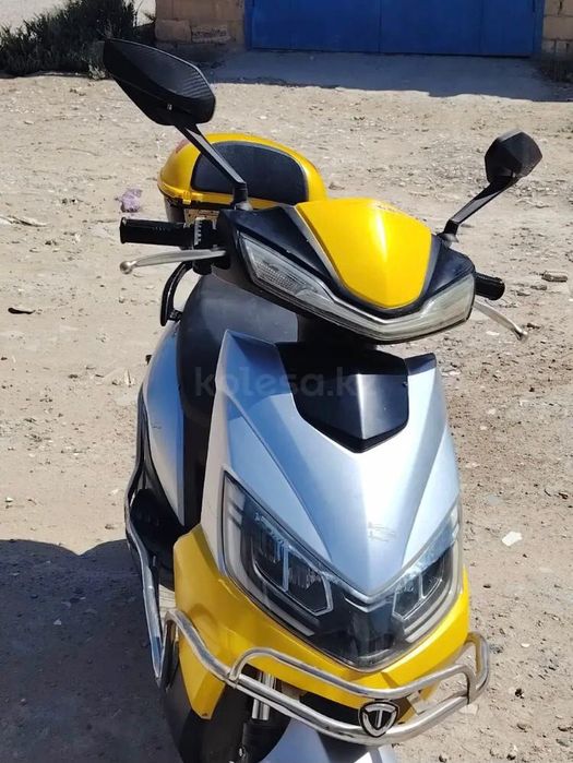 Скутер  сатылады