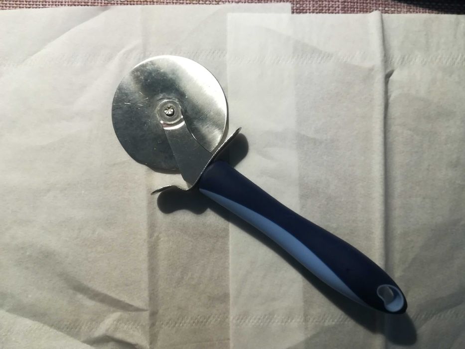 Cutit pizza cu roata si Cutit pentru branza  Miracle Blade World