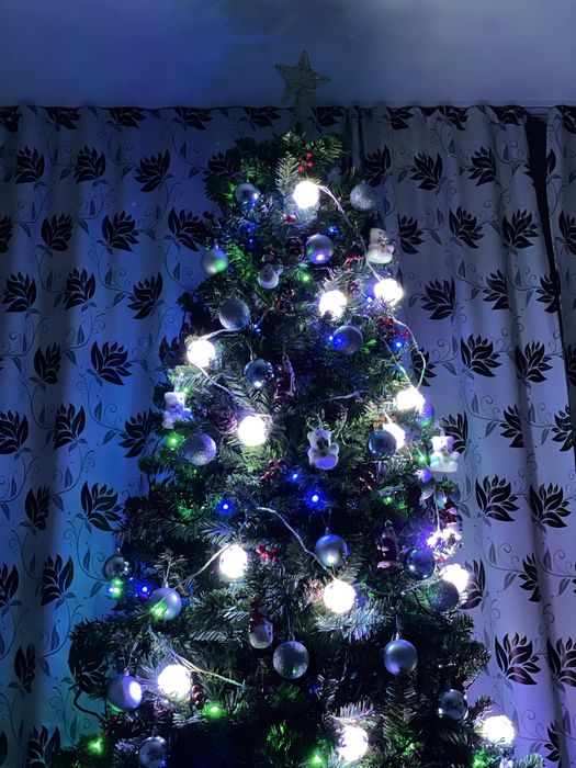 Продам елку 210см