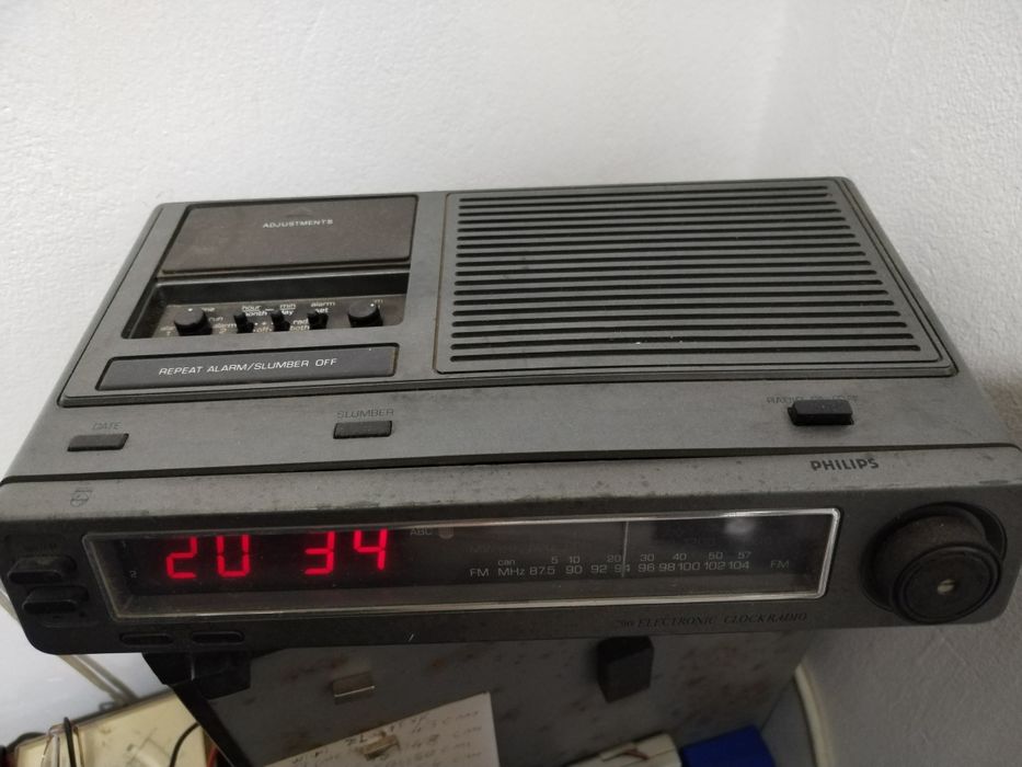 Radio cu ceas digital Philips scala manuala