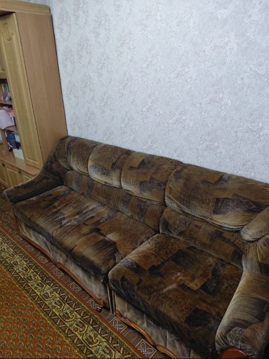 Продается диван для гостиной