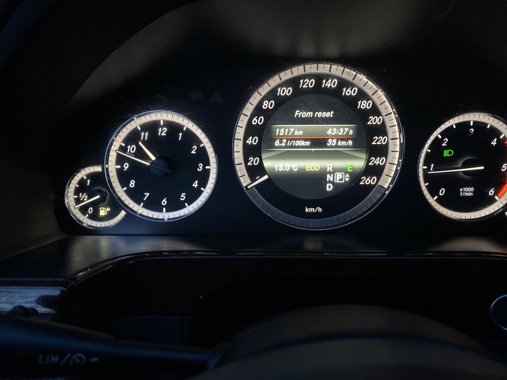 Vând Mercedes E-200 CDI