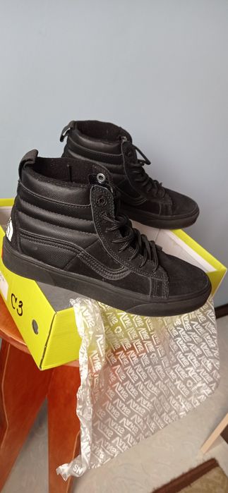 Продам высокие кеды Vans