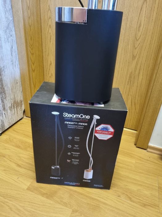 Aparat de calcat vertical cu aburi Steam One Minilys Plus, Negru