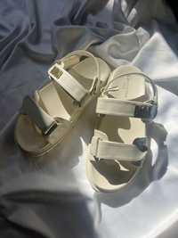 Бели кожени сандали Dior