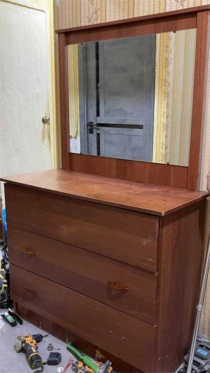 Продам б/у комод+2тумбы