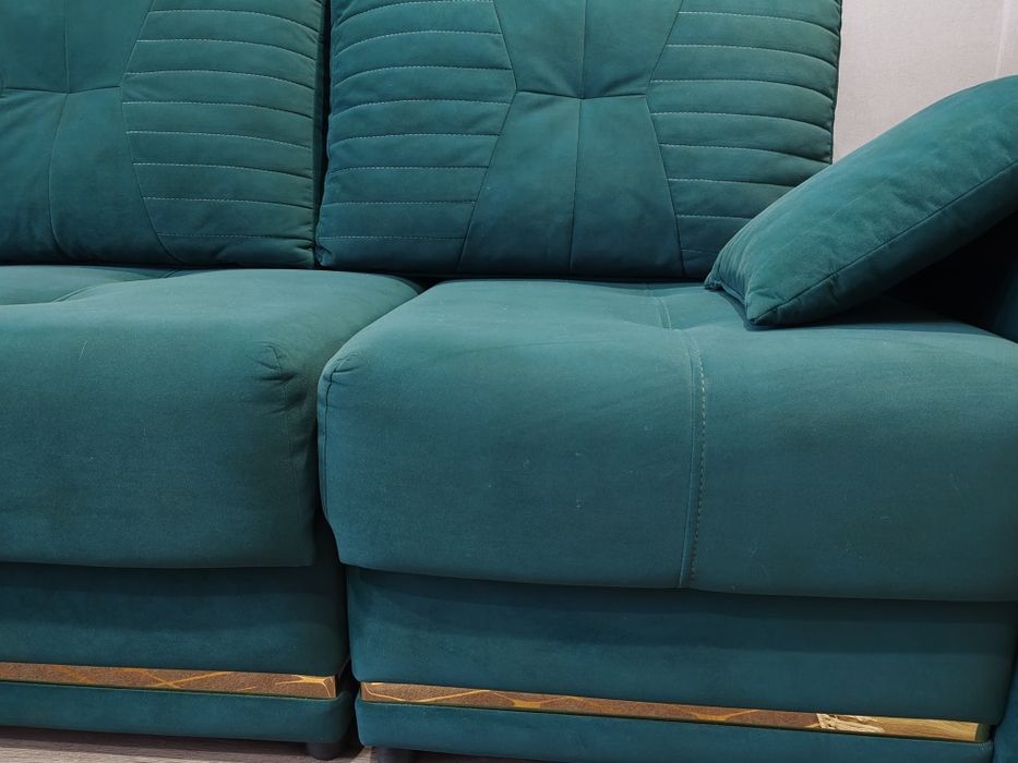 Продам мягкий уголок в отличном состоянии,ширина 3,8 ,произв.Омск
