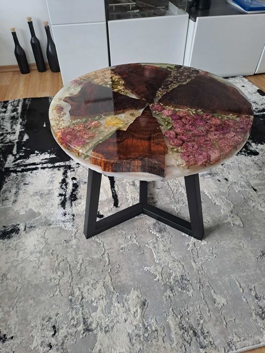 Mese din rasina epoxidica si flori