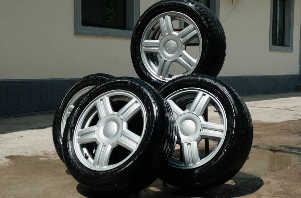 Торус R15 отличное состояние, шины в подарок!!!