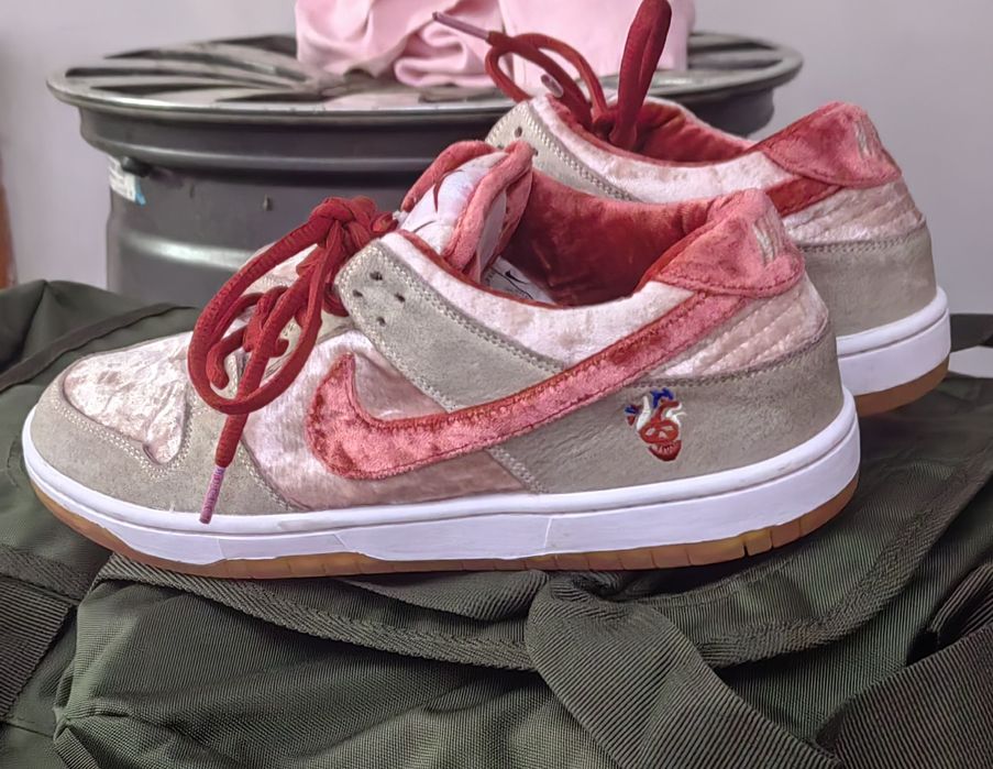 Nike SB dunk strange love