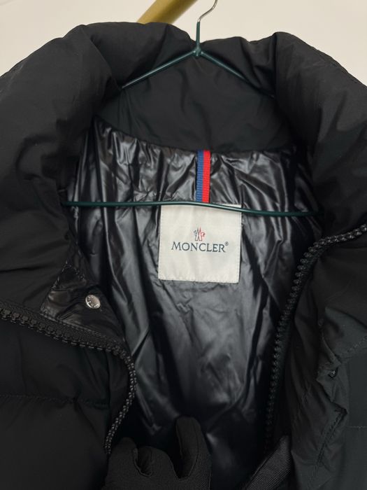 Пуховик Moncler