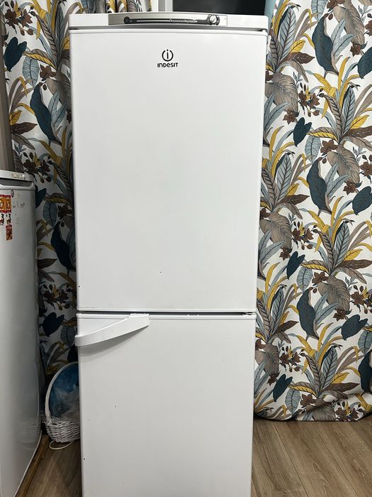 Холодильник Indesit