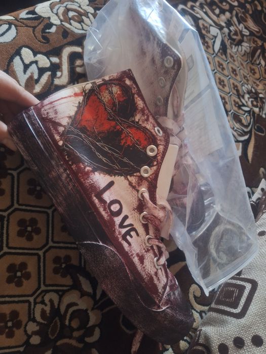 Продам кеды новые.