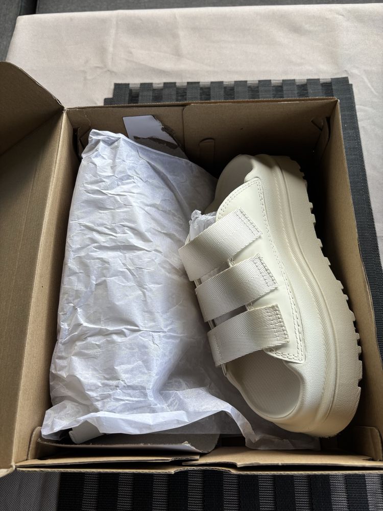 Papuci UGG dama NOI