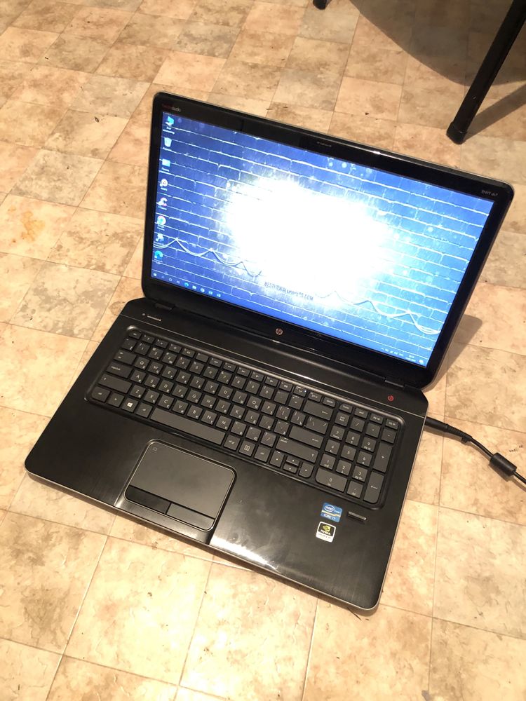 Продам ноутбук Hp Intel Core i7 озу 8гб в норм состоянии срочно