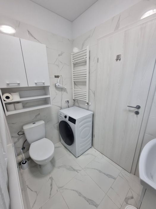 Inchiriez garsoniera bloc nou