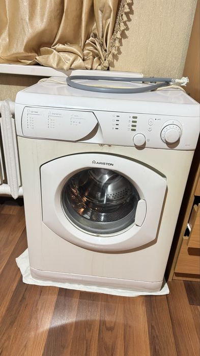 Продам стиральную машину ariston