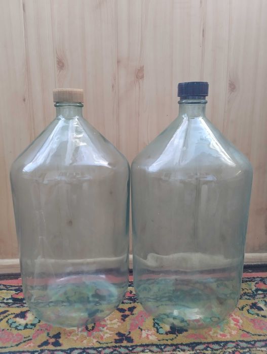 Прочные стеклянные бутыли 20 л – для воды и вина