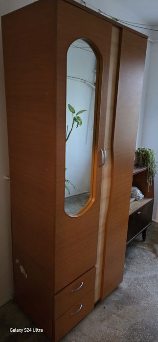 Dulap culoare maro, ca nou