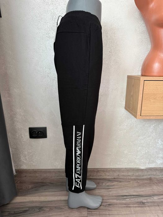 ново оригинално долнище EA7 Emporio Armani