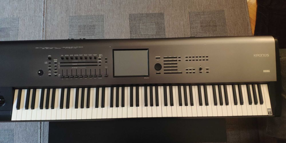 Oferta Black Friday! Korg Kronos 88 + case. Pana pe 15 noiembrie
