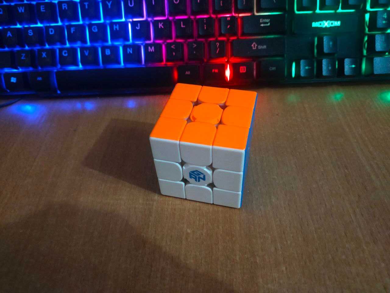Продам умный кубик рубика 3 на 3 GAN 356i Carry