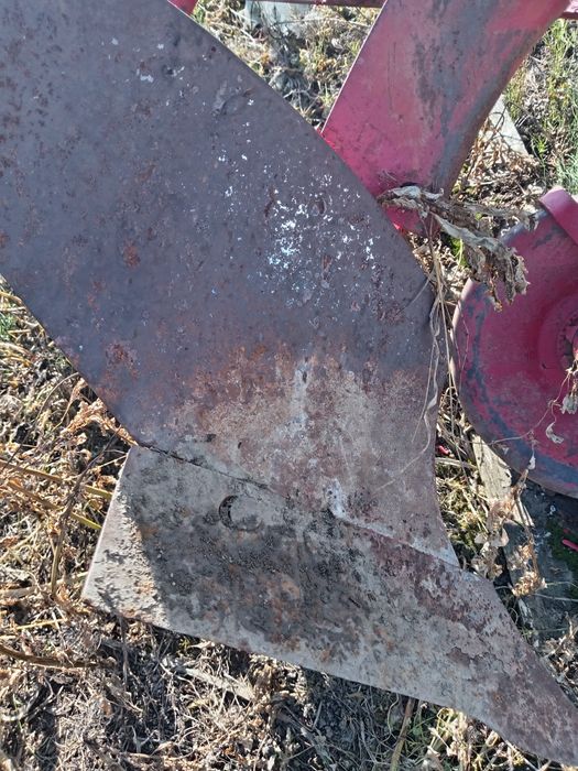 Vând plug cu 4 brazdare mici