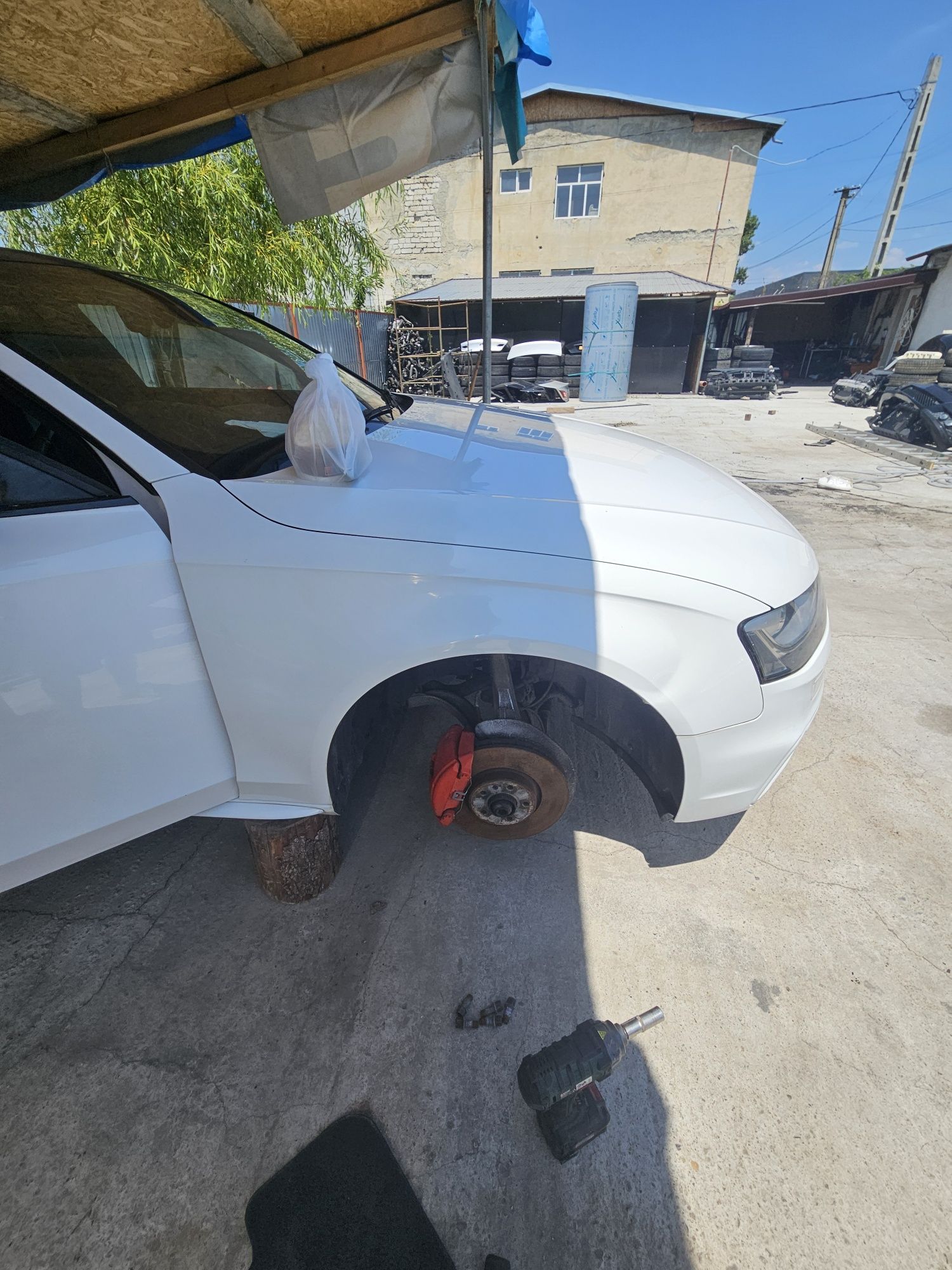 Aripa audi a4 b8,5 argintiu si alb