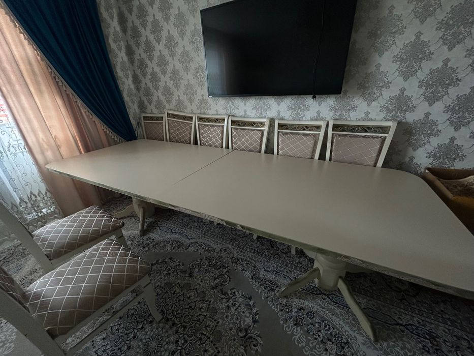 Стол со стульями