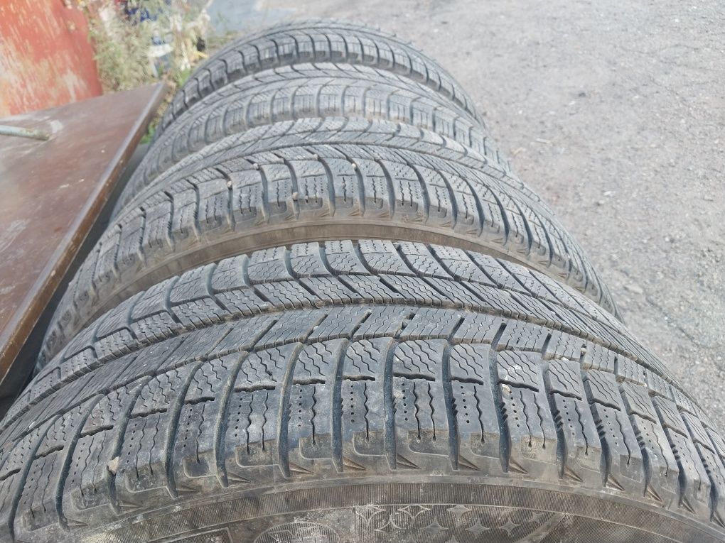 4 шины Michlen 225 55 R17. С небольшим пробегом.