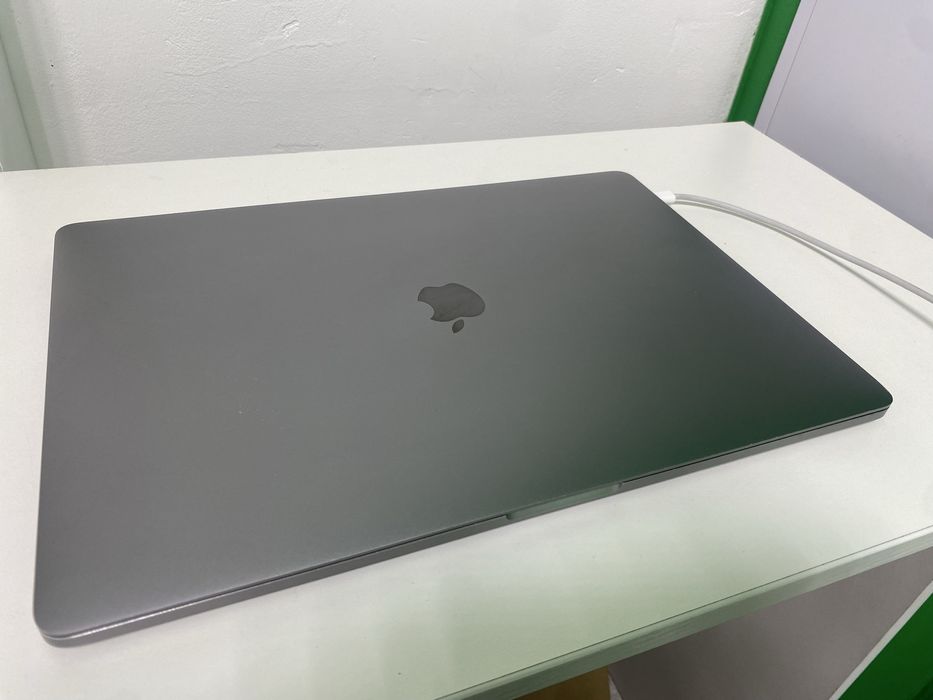MacBook Pro 2018 15-дюймов