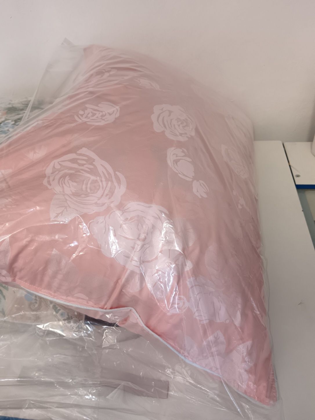 Perne din până și puf ,disponibile intr