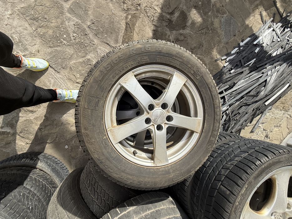 215 65 R16 subaru forester jante