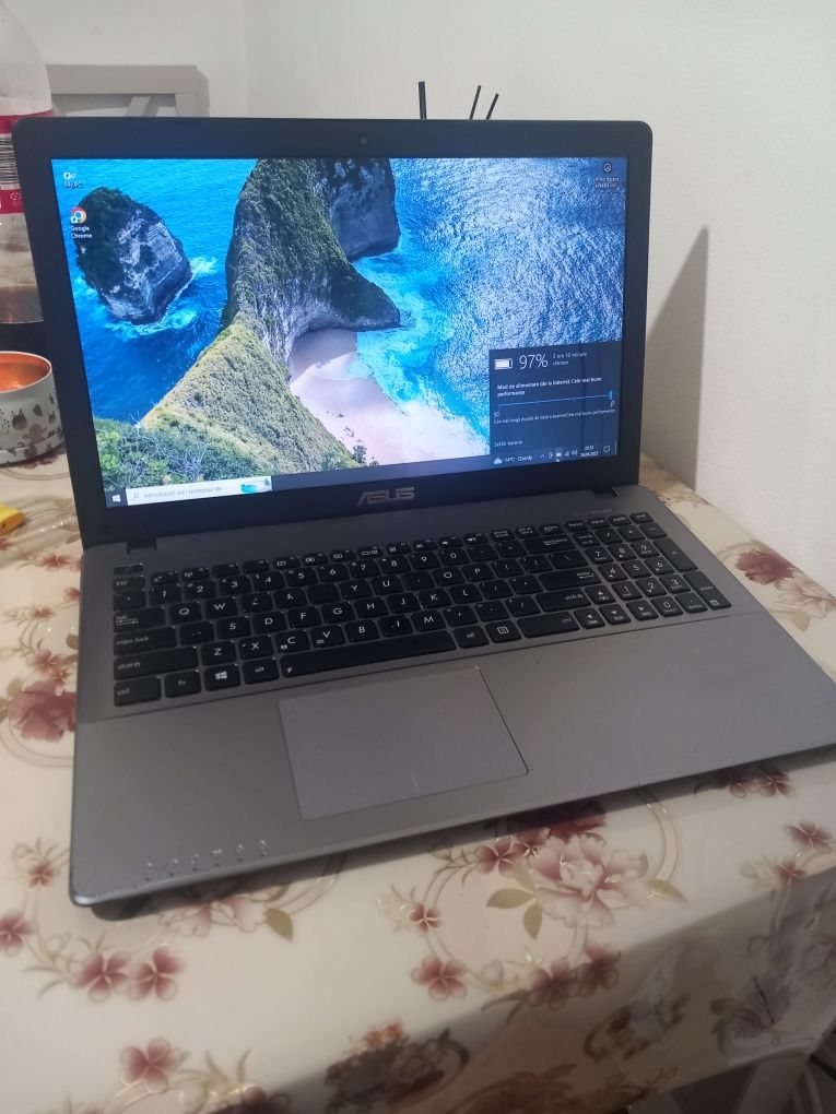 Vând Leptop Asus