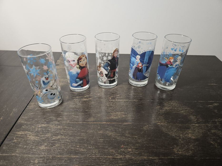 Пет стъклени чаши Фроузен