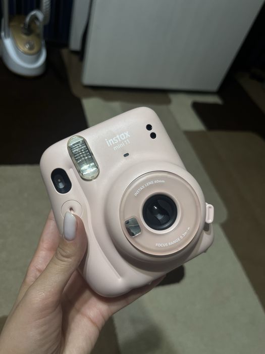 Продам фотоапарат Instax mini 11