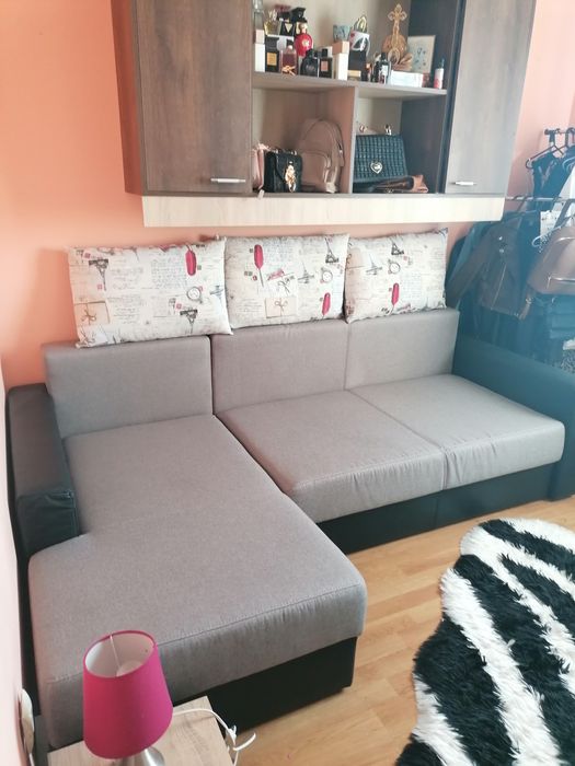 Vând colțar living extensibil și cu spațiu de depozitare