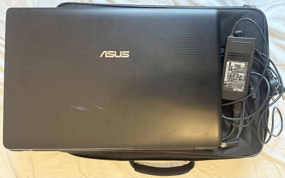 Vand laptop Asus K95V - de piese