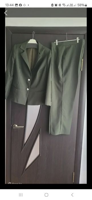 Женский брючный костюм