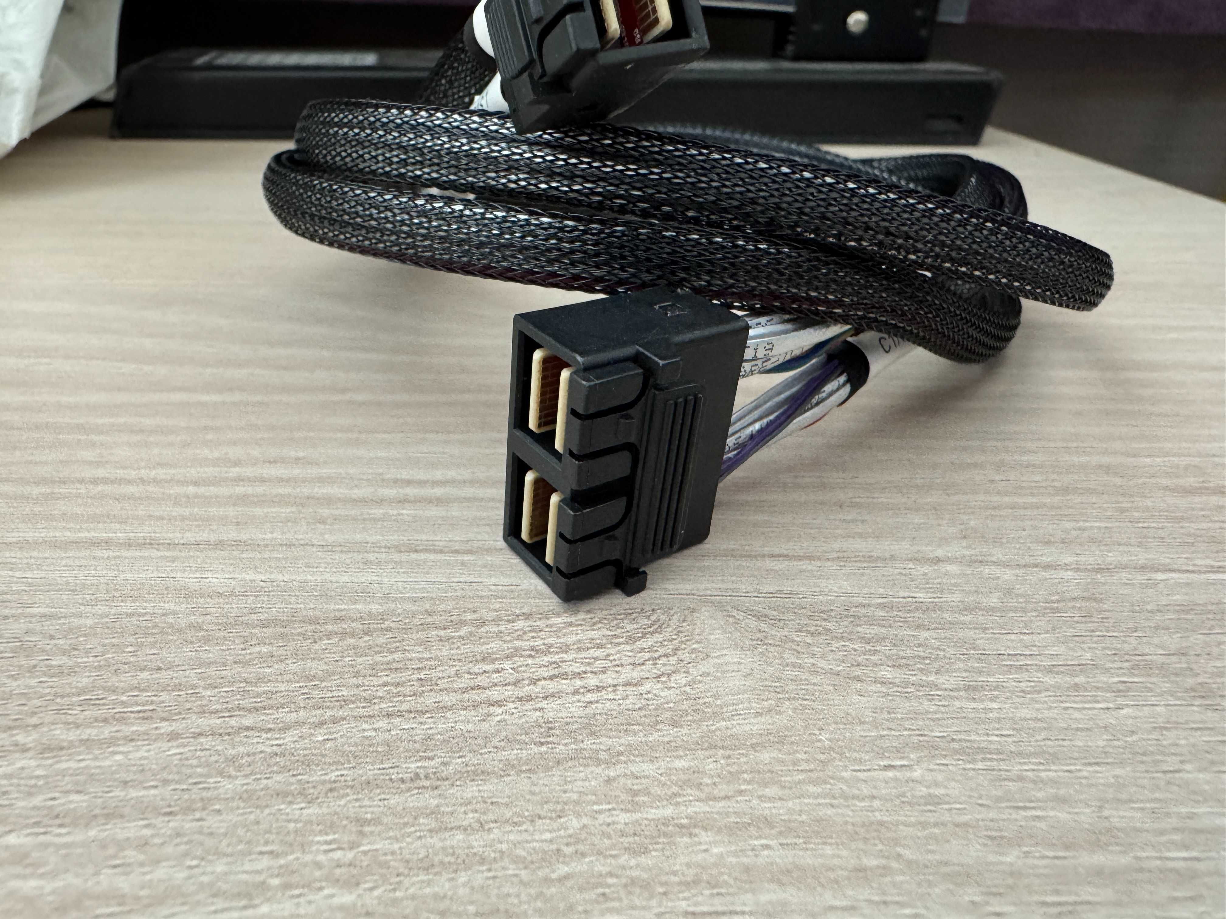 cablu mini SAS la mini SAS
