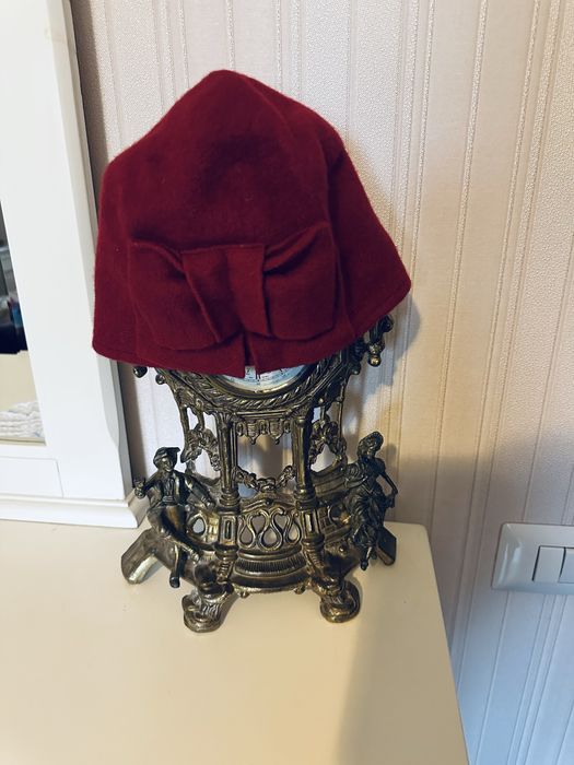 Palarie / caciula , eleganta cu fundita , din lana virgina , noua