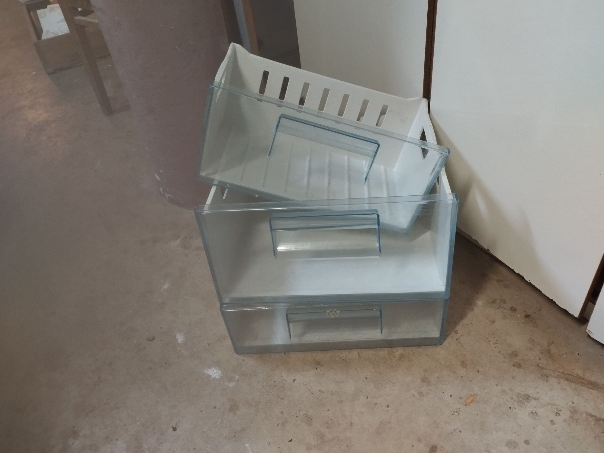 Vând sertare combina frigorifica Electrolux