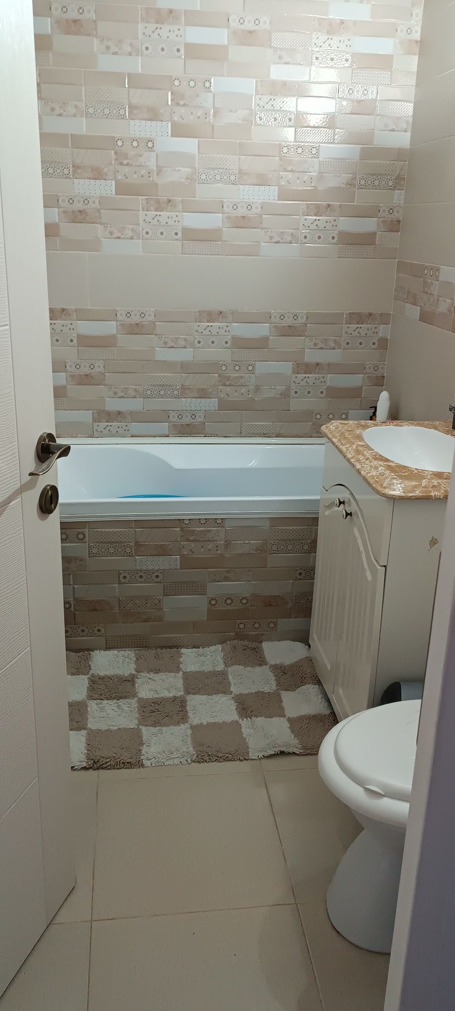 Vand apartament cu 3 camere