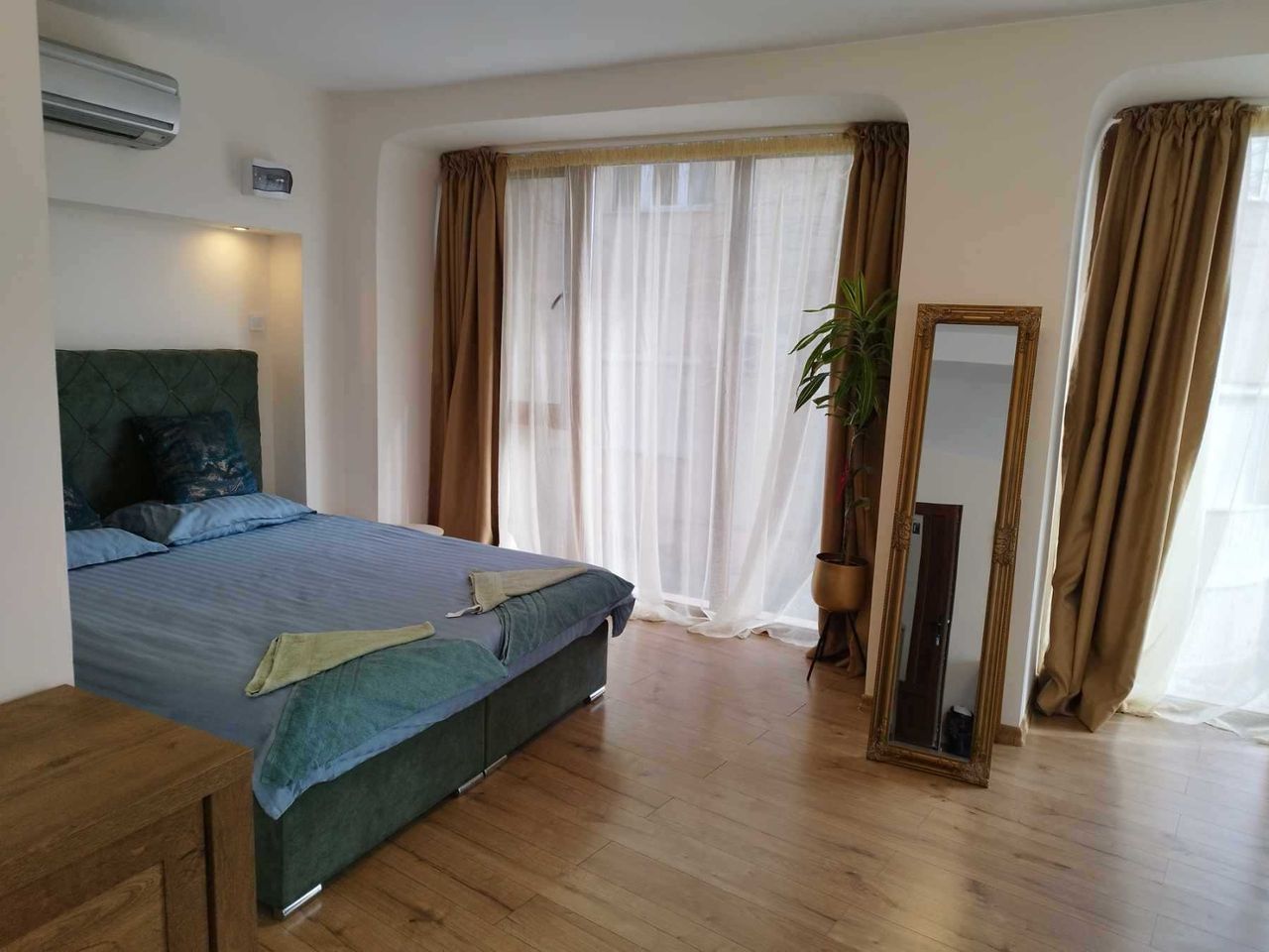Дава се под наем Къща в Пловдив, Център - 450 кв.м за 2250 € - Снимка #3