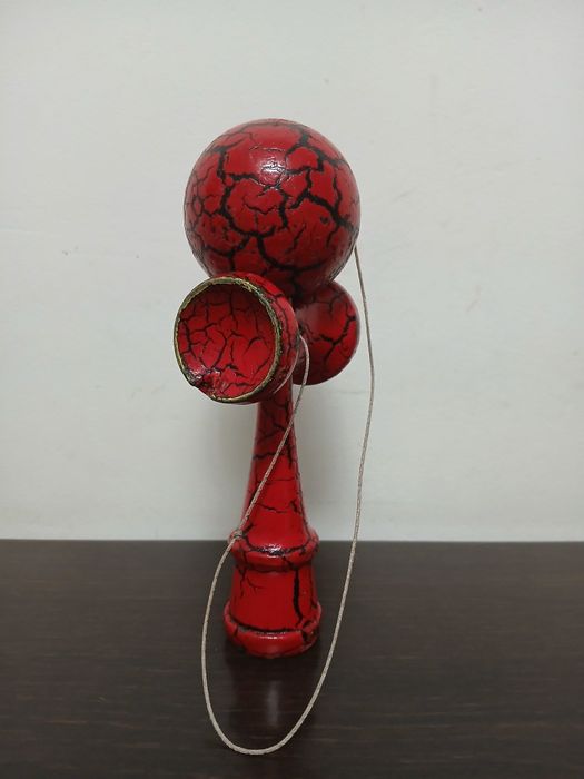 Vând kendama folosită