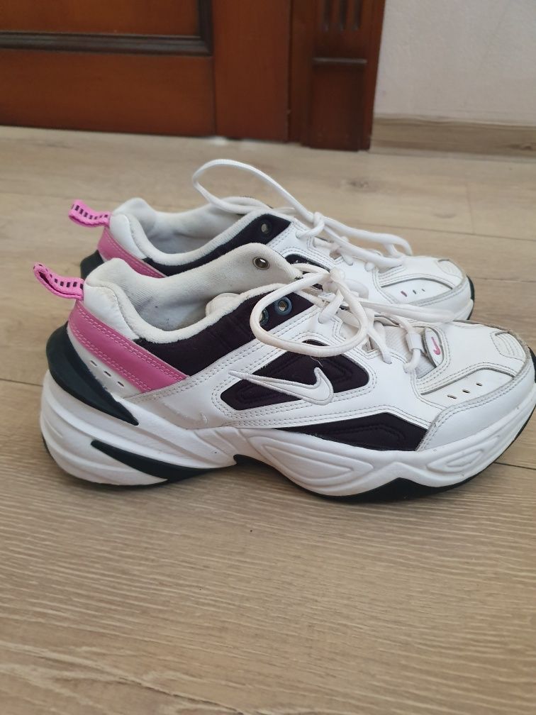 Vând adidasi Nike marimea 38