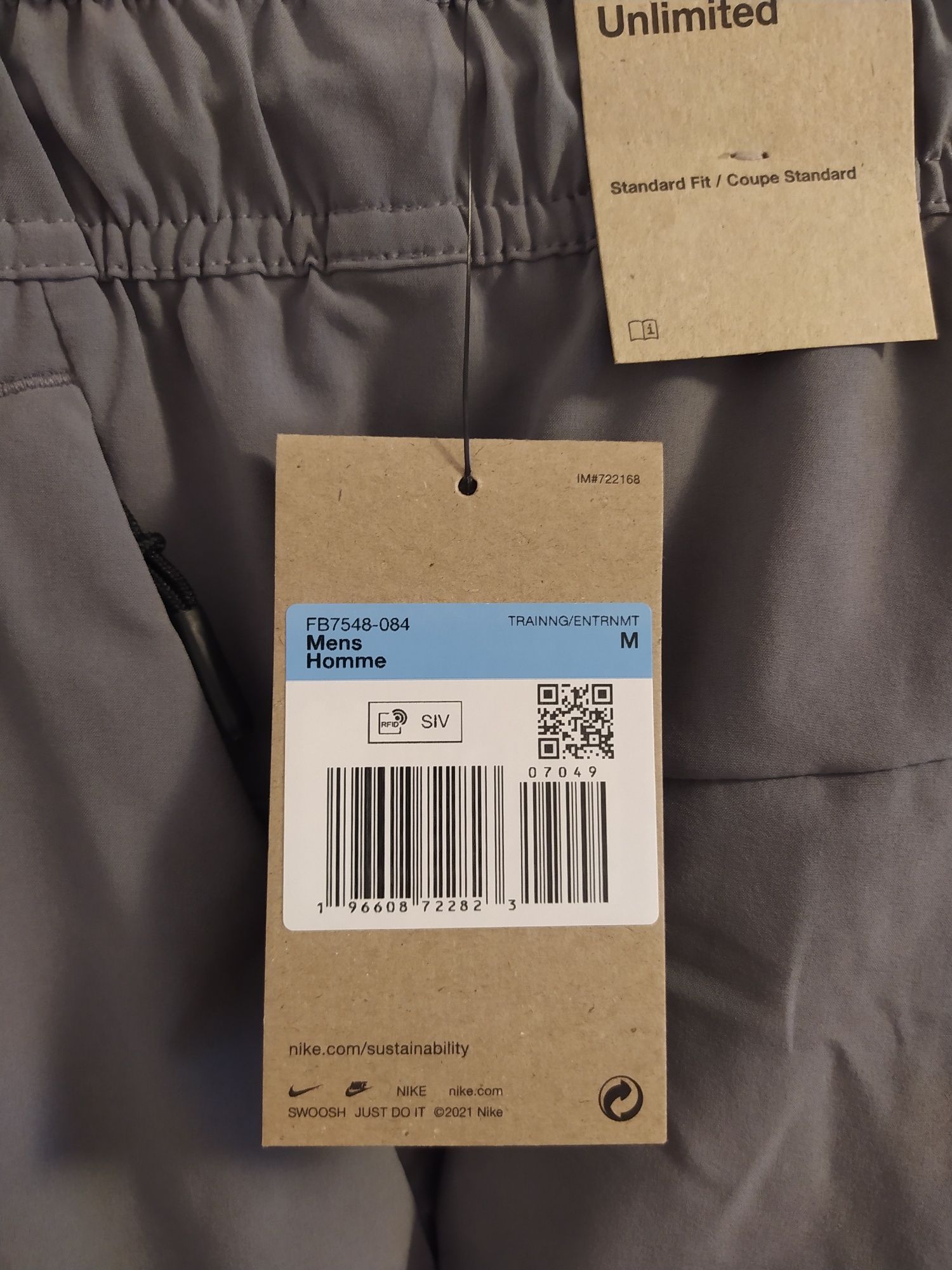 Pantaloni lungi pentru bărbați ( Jordan/ Nike); maletă; geaca subțire