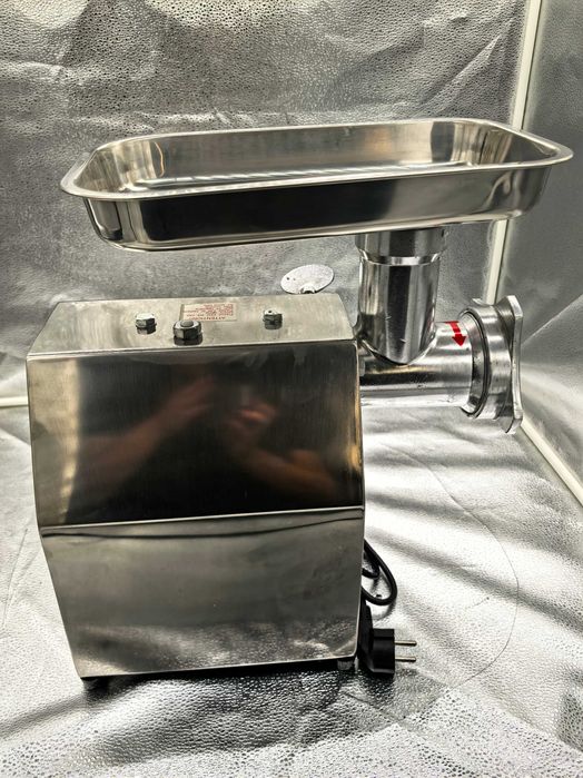 Masina tocat carne profesionala 950W 799 lei