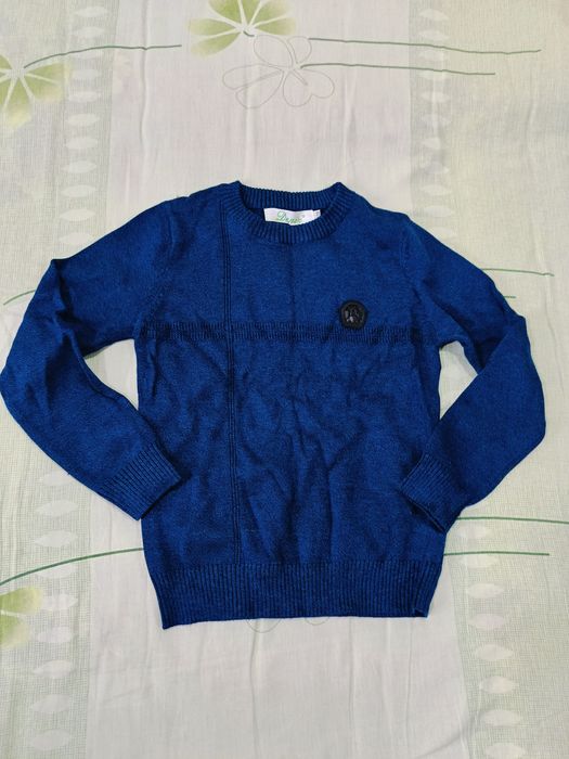 Теплые свитера на мальчика,на 6-7 лет.