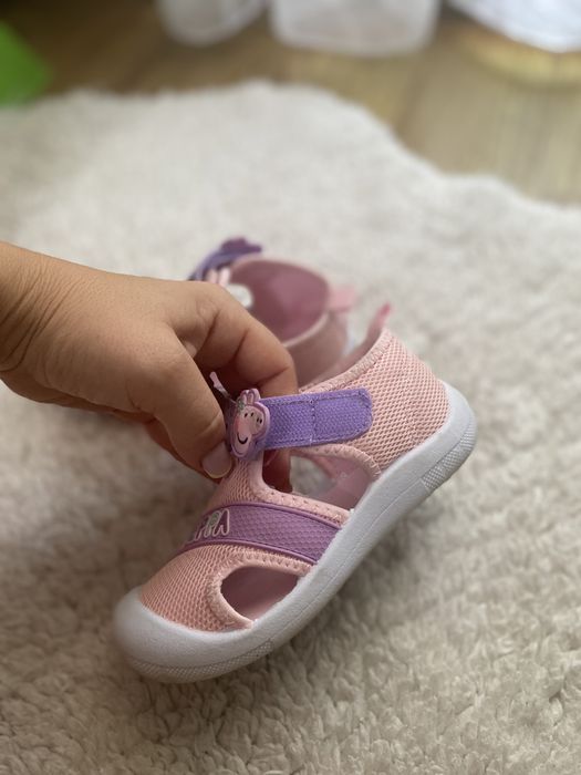 Sandale Pepa Pig marimea 25, fete